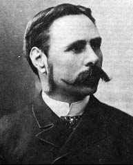 Ludovic Trarieux, bâtonnier du barreau de Bordeaux,  l'ge de 37 ans, sera le fondateur de la Ligue des Droits de l'Homme en 1898